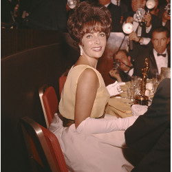 Elizabeth Taylor wins Oscar