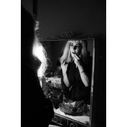 Liz Taylor Portrait Session In Blonde Wig
