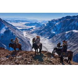 Mongolia, Bayan-Olgii, eagle hunter