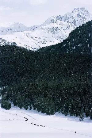 Crossing Snow Field, St. Moritz 1963, Slim Aarons