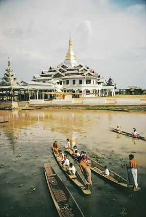 Hpaung Daw U Pagoda, Myanmar 1971, Slim Aarons
