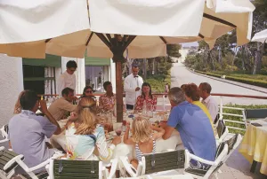 Alfresco Dining, Antibes 1969, Slim Aarons