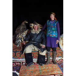Mongolia, Bayan-Olgii, eagle hunter