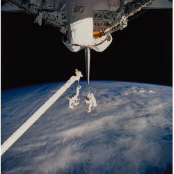 Astronauts Meade and Lee test SAFER system during EVA